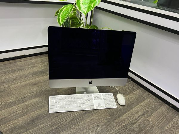 Apple iMac 21.5 2017 Dual-Core Intel core i5 8 gb ram 256 ssd